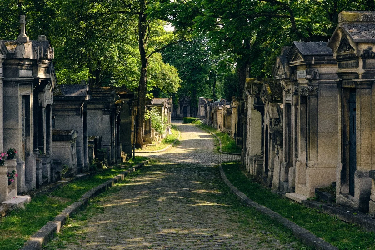 Kapaviečių įrengimas: nuo planavimo iki paskutinio akmens